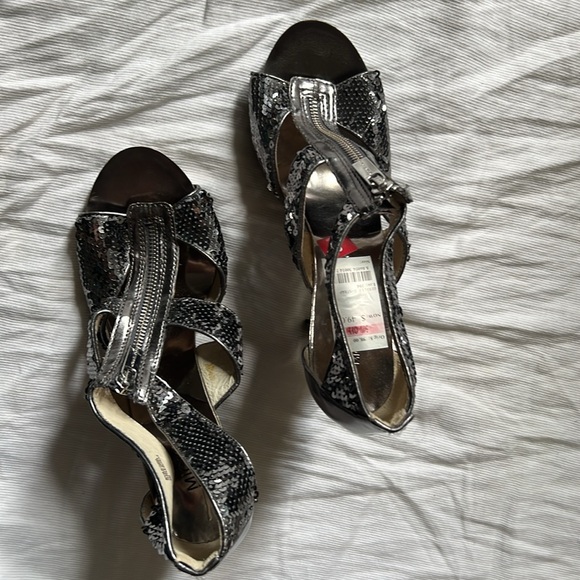 MICHAEL Michael Kors Berkley T-Strap Heel - Picture 4 of 10